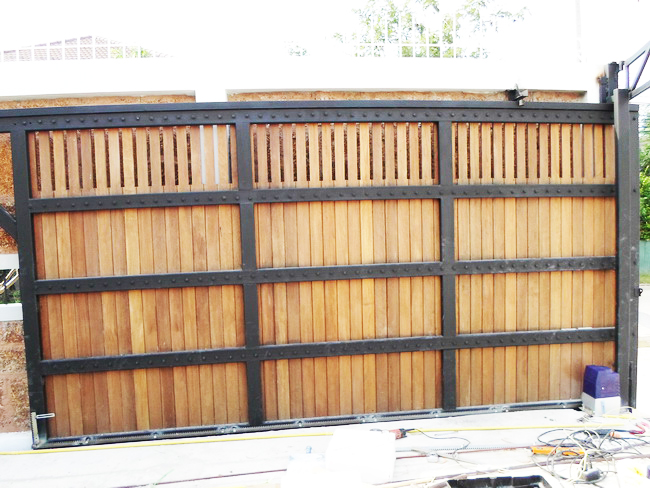 บริษัท แด็ด ออโต้ดอร์ จำกัด ติดตั้งประตูรีโมท